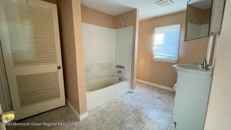 358 Carr Avenue Keansburg NJ 07734